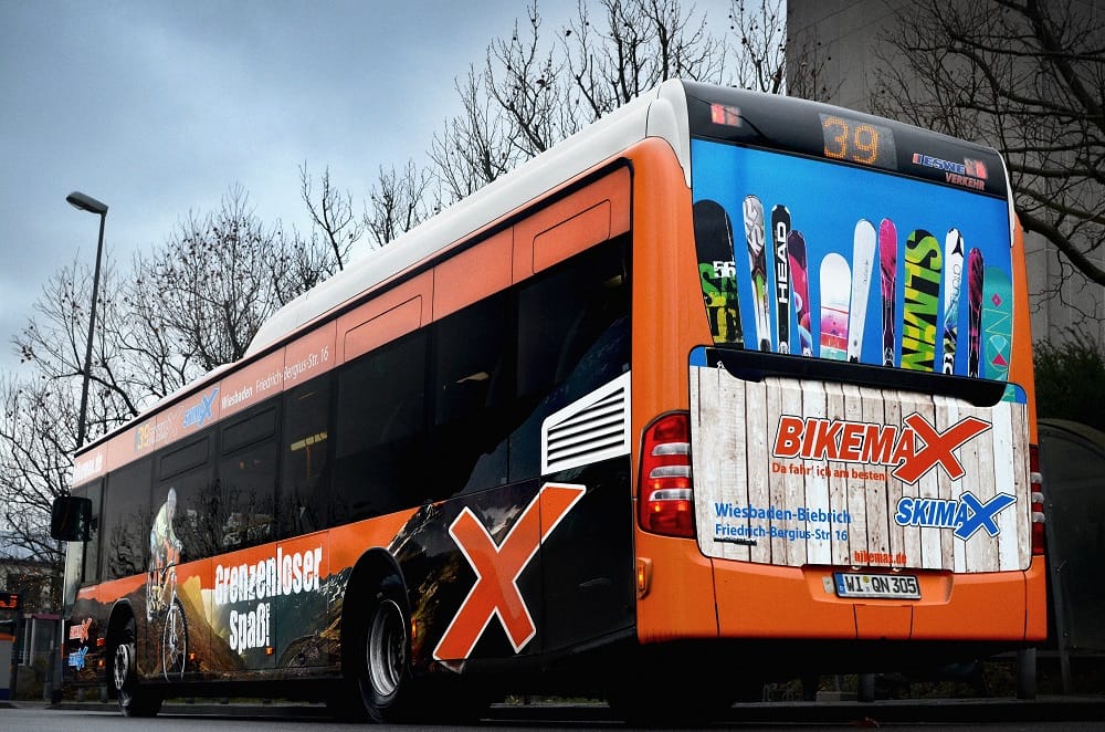 Foto eines Normalbus in Wiesbaden mit Ganzgestaltung für die Firma Bikemax Foto eines Normalbus in Wiesbaden mit Ganzgestaltung für die Firma Bikemax