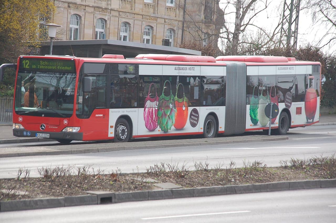 Foto einer Ganzgestaltung eines Gelenkbusses der Stadtwerke Konstanz Foto einer Ganzgestaltung eines Gelenkbusses der Stadtwerke Konstanz