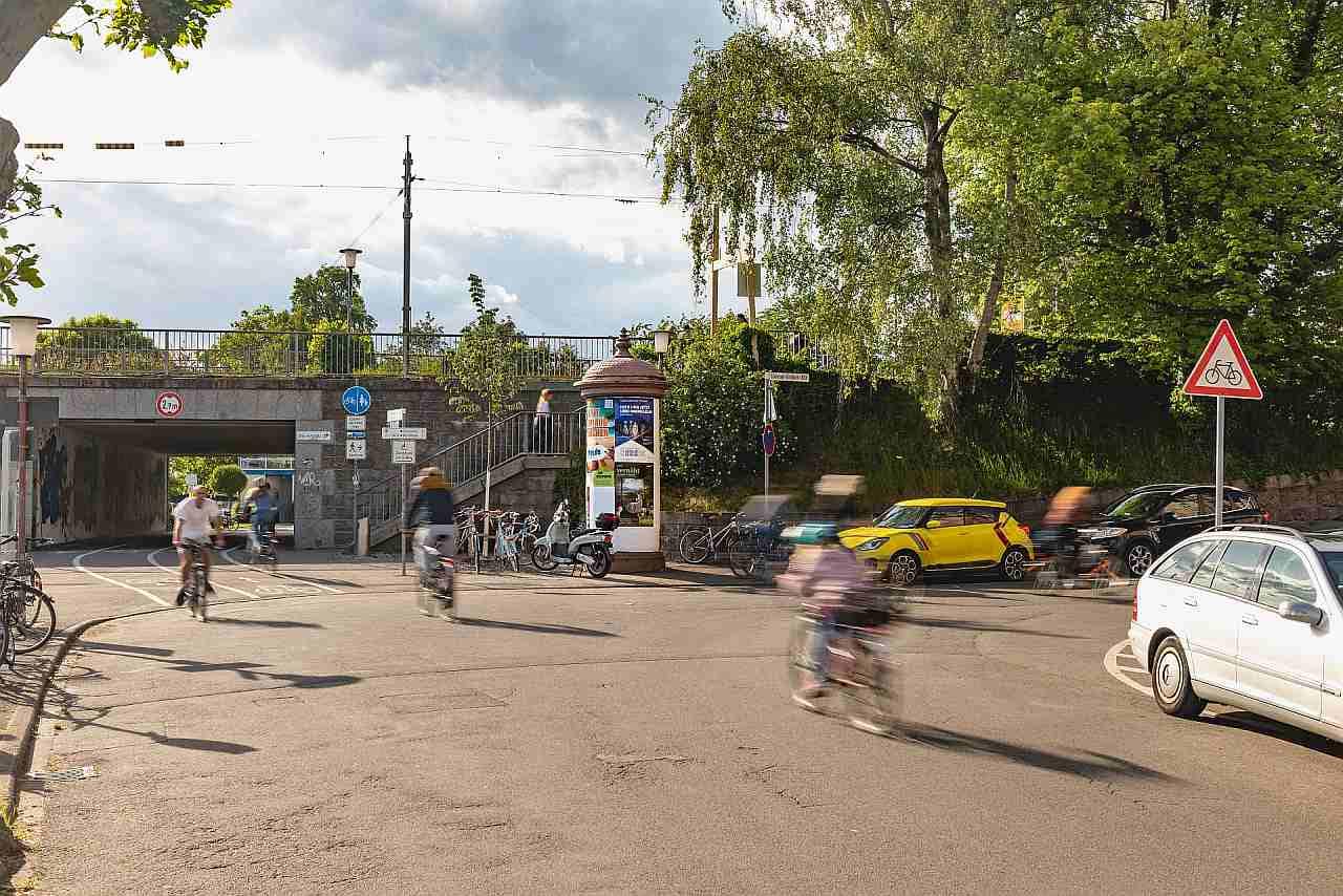 Allgemeinstelle neben einer Fußgänger- und Radfahrer-Unterführung in Konstanz Allgemeinstelle neben einer Fußgänger- und Radfahrer-Unterführung in Konstanz