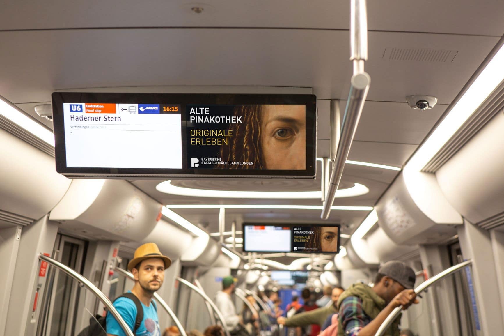 Digitale Screens in einer U-Bahn Digitale Screens in einer U-Bahn