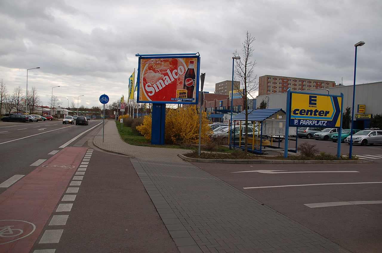 Großfläche in City-Star-Ausführung an Einfahrt zu REWE-Markt Großfläche in City-Star-Ausführung an Einfahrt zu REWE-Markt